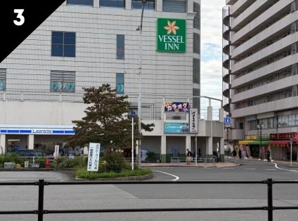正面のローソン
